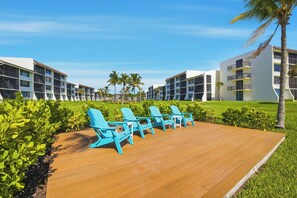 Property grounds - Loggerhead Cay 532, 2 Bed, 2 Bath, Dog-Friendly, Beach Equipment provided (Sanibel)