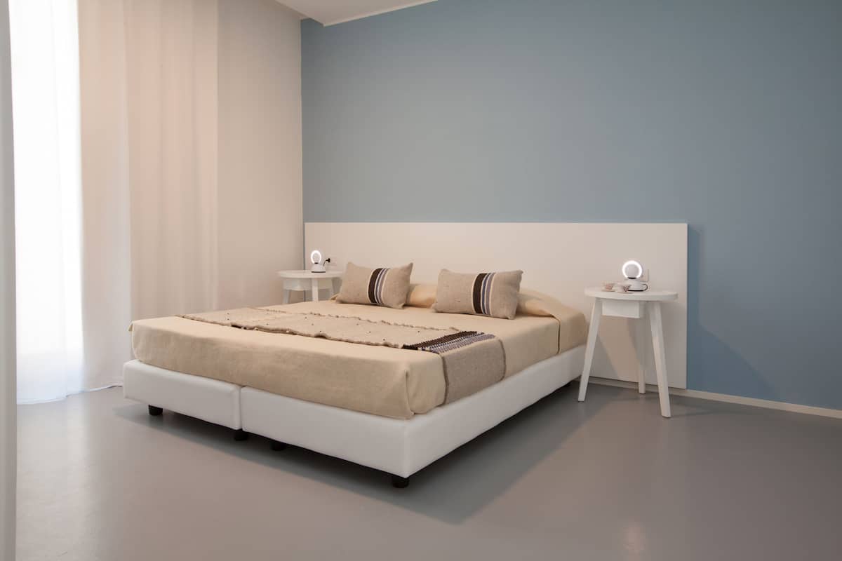 Appartamento, 1 camera da letto, edificio separato | 1 camera, una cassaforte in camera, una scrivania, insonorizzazione