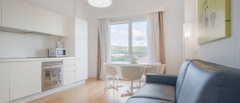 In-room safe, desk, soundproofing, cribs (free)