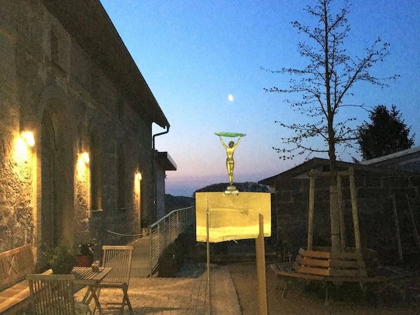 Façade de l’hébergement - soirée/nuit