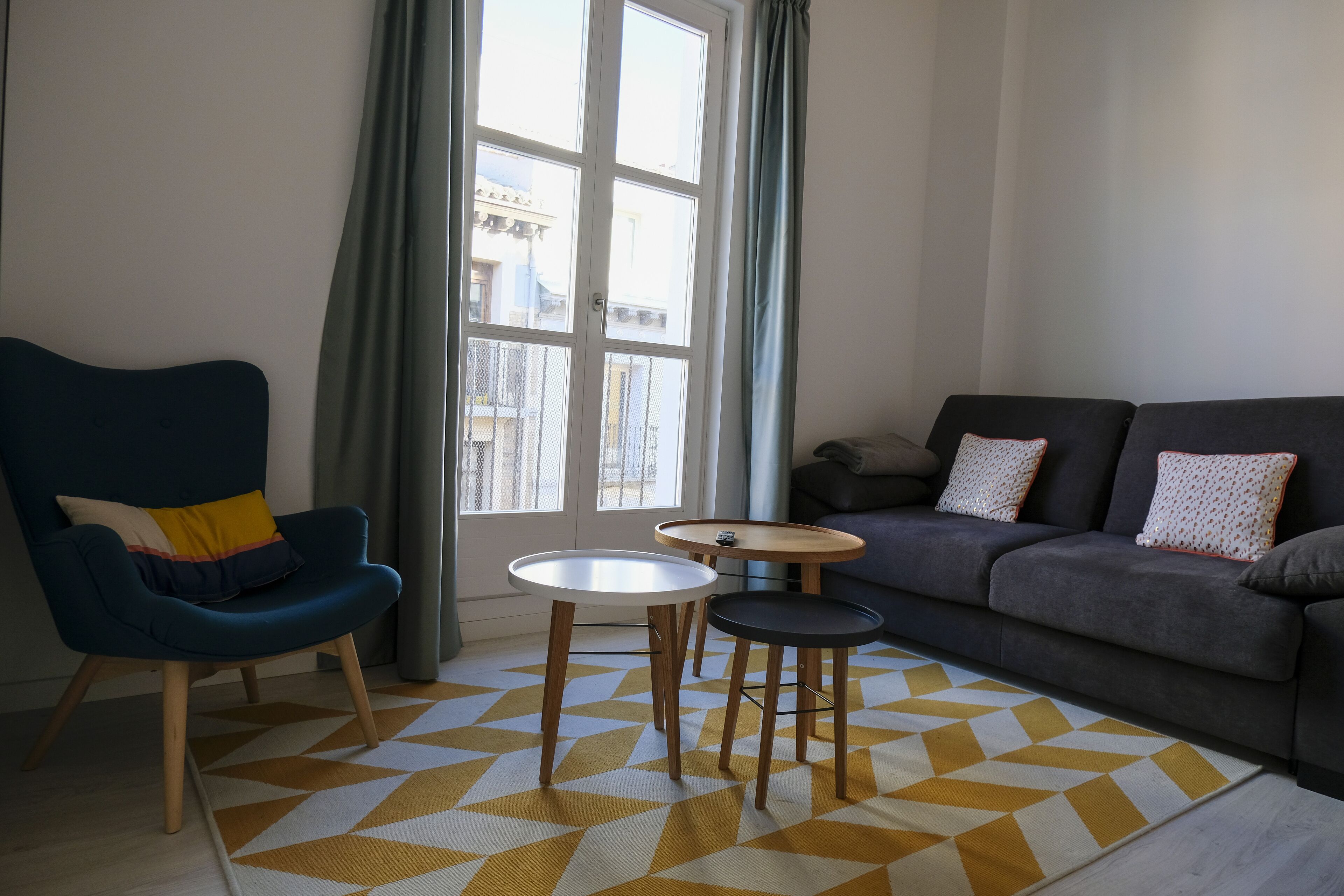 Maisonnette, 2 slaapkamers | Woonruimte | Een 43-inch flatscreentelevisie met digitale zenders en een televisie