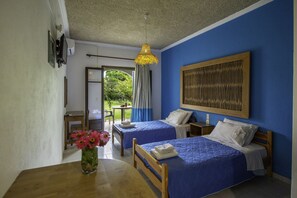 Iron/ironing board, free WiFi, bed sheets