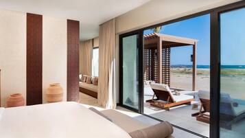 ミニバー、セーフティボックス (室内)、客室ごとに異なるインテリア、デスク