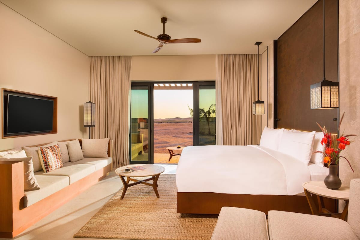 Room, 1 King Bed, Terrace | Minibar, in-room safe, individually furnished, desk