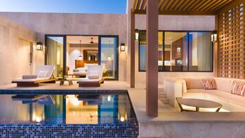 Minibar, caja de seguridad en la habitación y muebles diferentes