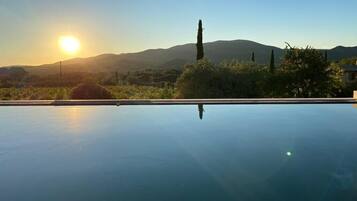 Piscine extérieure, piscine chauffée
