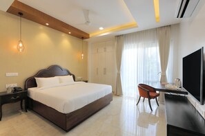 3 camere, una scrivania, ferro/asse da stiro, Wi-Fi gratuito