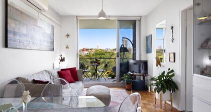 BAYSIDE BLISS - PRIVATE & TRANQUIL WITH VIEWS, AIR CONDITIONING AND LIFT