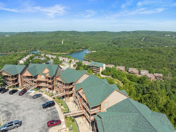 Exterior - Thrilling Lake Views and Fresh Ozarks Air! Come Find Peace in the Mountains! (Village of Indian Point)