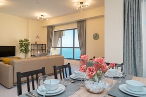 Luxury Apartment, 2 Bedrooms | In-room dining - HiGuests - Rimal 4 (Dubai)