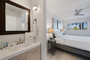 Badewanne, Haartrockner, Handtücher