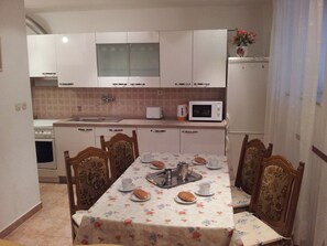 Apartment (Two Bedroom Apartment) | In-room dining - Apartment Tomislav (Split)