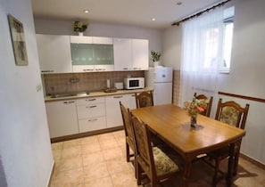 Apartamento (Two Bedroom Apartment) | Servicio de comidas en la habitación