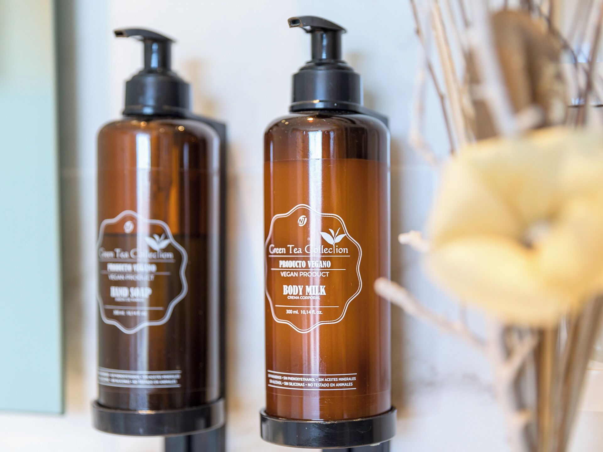 eco-friendly toiletries, hair dryer