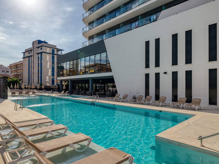 Seasonal outdoor pool, pool loungers