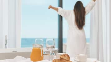 Junior Suite, Balcony, Sea View | In-room safe, individually decorated, individually furnished, desk