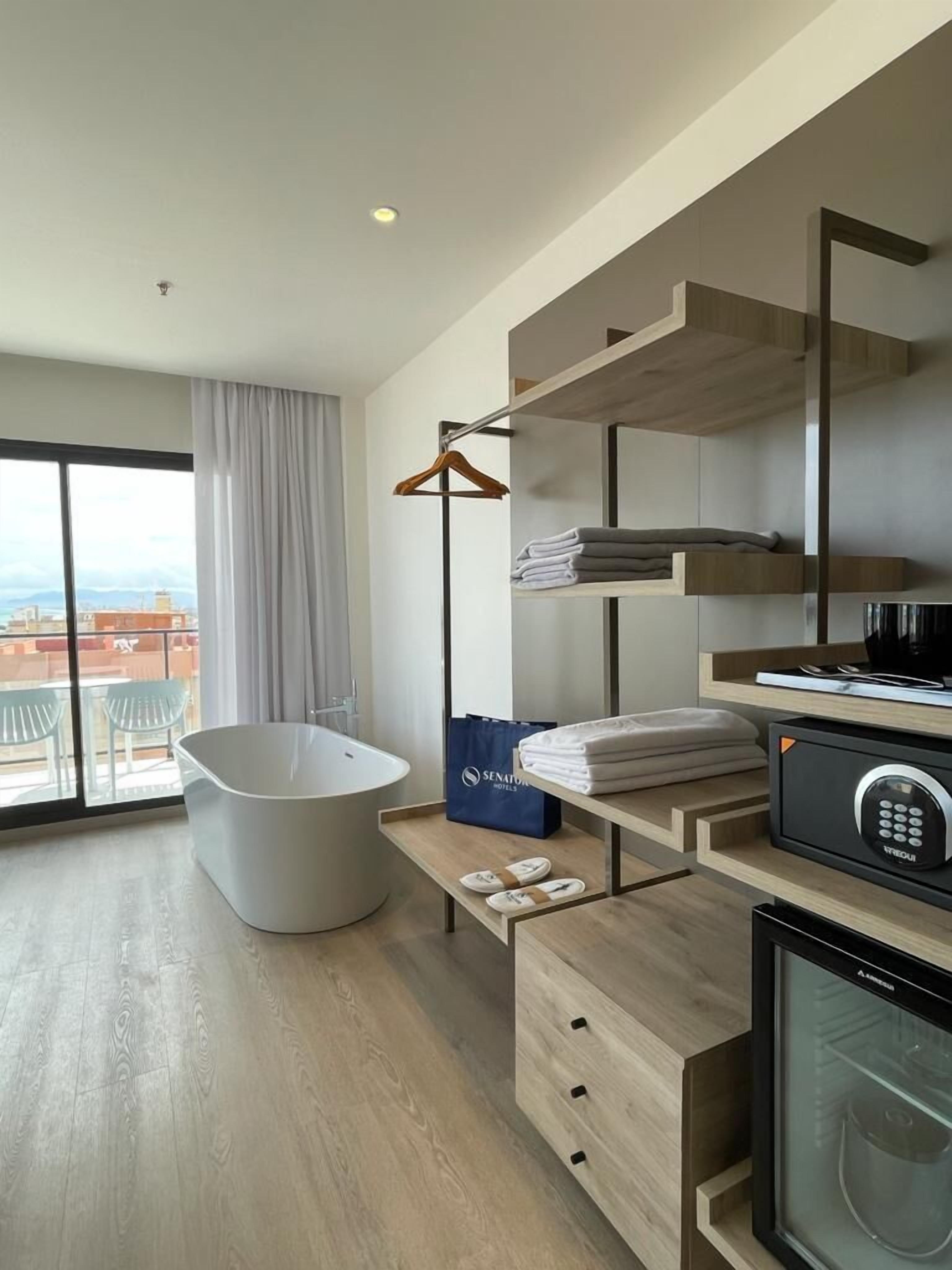 junior suite, balcony | 1 bedroom, in-room safe, desk, soundproofing