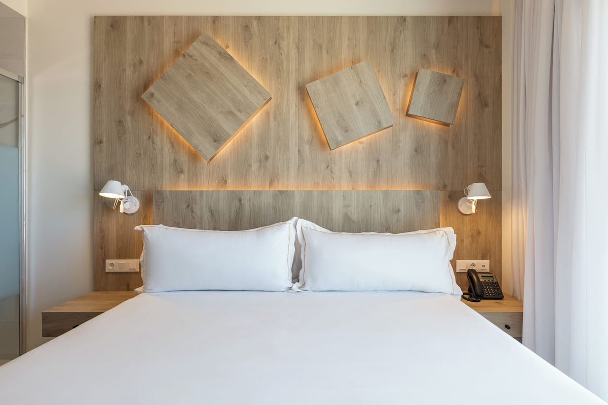 Dobbeltrom for 1 person | Safe på rommet, individuelt dekorert, individuelt innredet og skrivebord