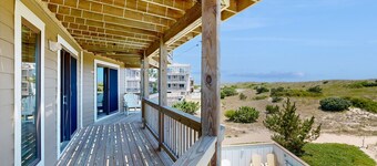 Oceanfront, dog-friendly house with private hot tub, pool, AC, & lovely views