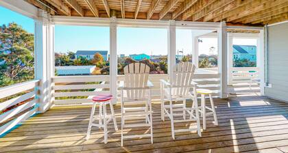 Beautiful house with private pool, hot tub, central AC, & washer/dryer