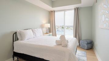 3 bedrooms, iron/ironing board, WiFi (free), bed sheets