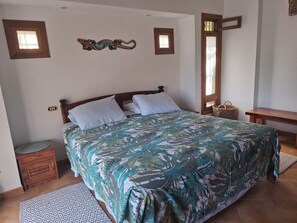 3 bedrooms, in-room safe, iron/ironing board, travel crib