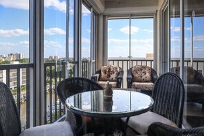 Outdoor dining - EXCLUSIVE A+ Rated PENTHOUSE 3B/2B Hibiscus Pointe Corner Condo Overlooking Estero Bay, Walk to Beach (Fort Myers Beach)