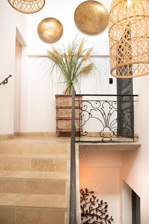Interior - Cozy mezzanine in historic building, comfort assured (Arles)