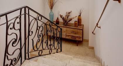 Cozy mezzanine dans bel immeuble historique, confort assuré