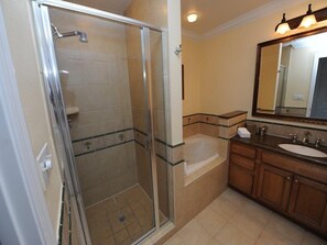 House (Reunion659) | Bathroom