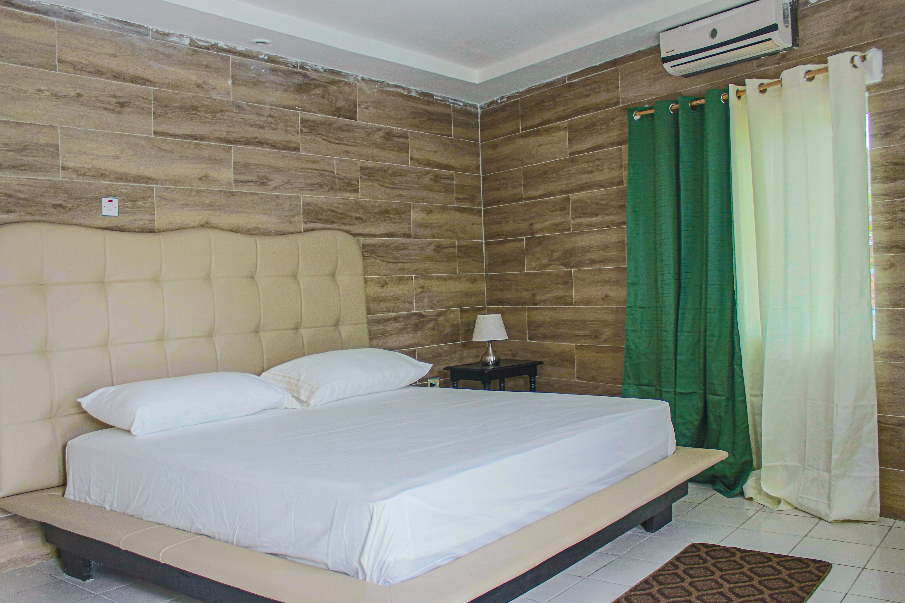 Aqua Verde- Burbon Beach Club