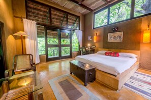 高级房 | Select Comfort 床、遮光窗帘、熨斗/熨板、床单