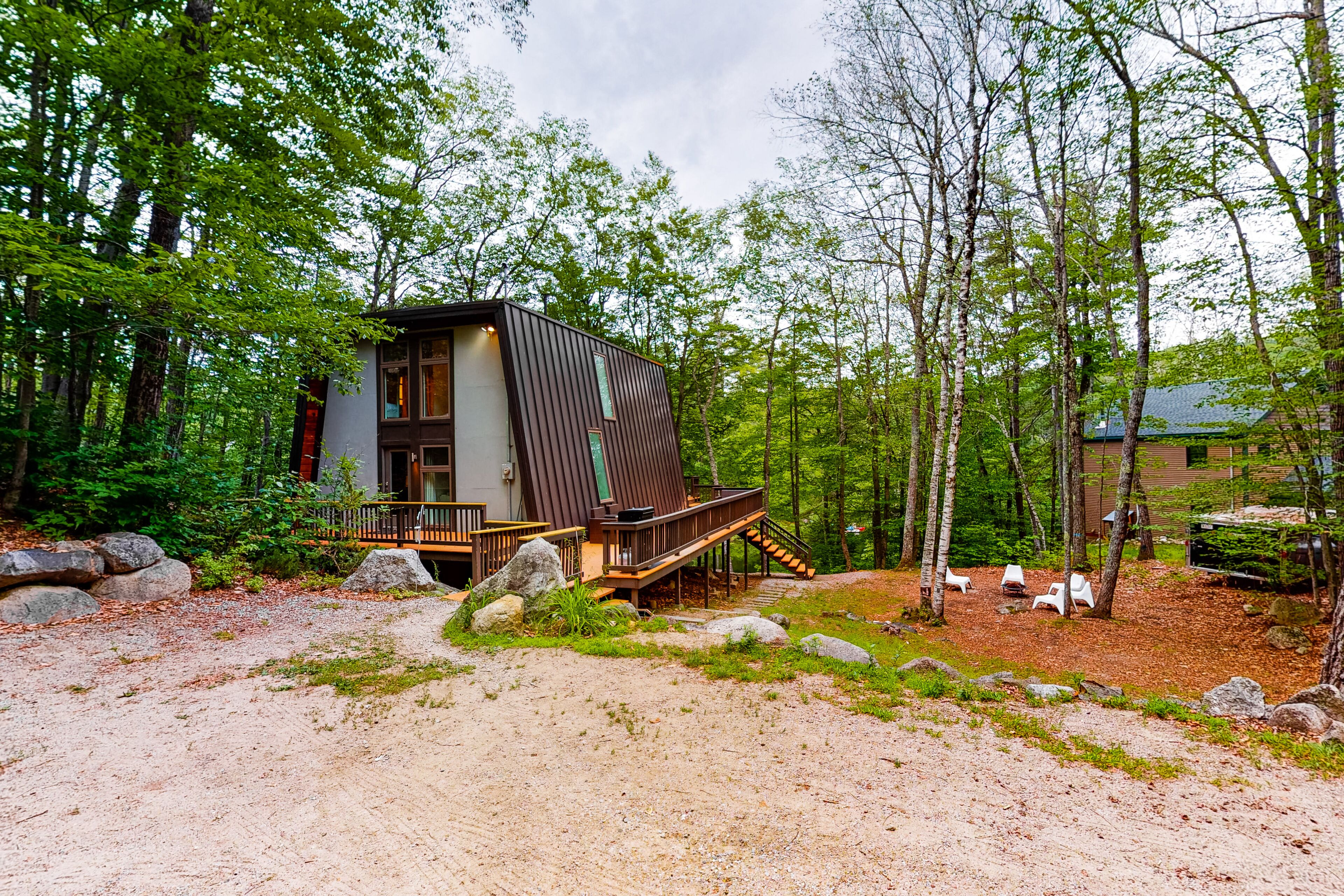 Renovated waterfront home near skiing with lake view, 3 kayaks, dock & firepit