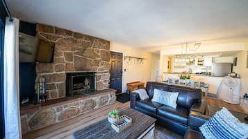 Télévision, cheminée