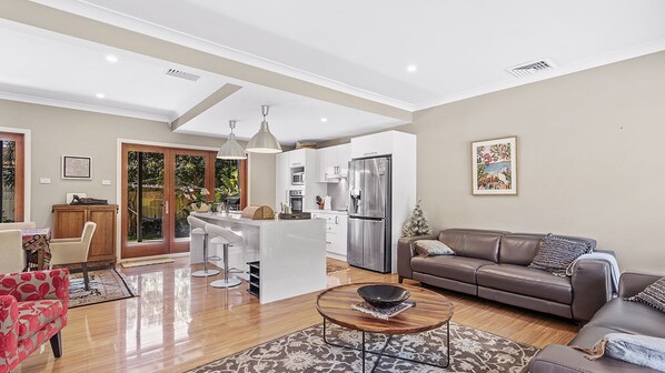 Smart TV, Netflix, streaming services