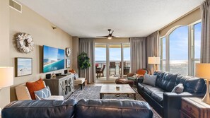 Smart TV, reproductor de DVD, libros y estéreo 