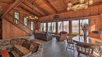 TV, fireplace, DVD player, books