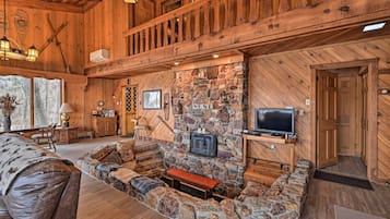 TV, fireplace, DVD player, books