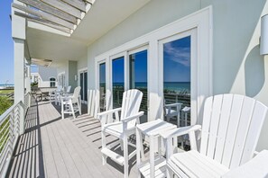 Terrace/patio - Gulf Front! Private Pool and Sitting Spa! Gated Community! Elevator! Bikes! (Santa Rosa Beach)