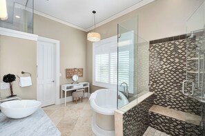 Combined shower/bathtub, jetted bath, hair dryer, towels