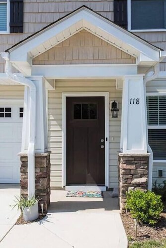 Room for Everyone with 2 Townhomes and 6 Bedrooms!