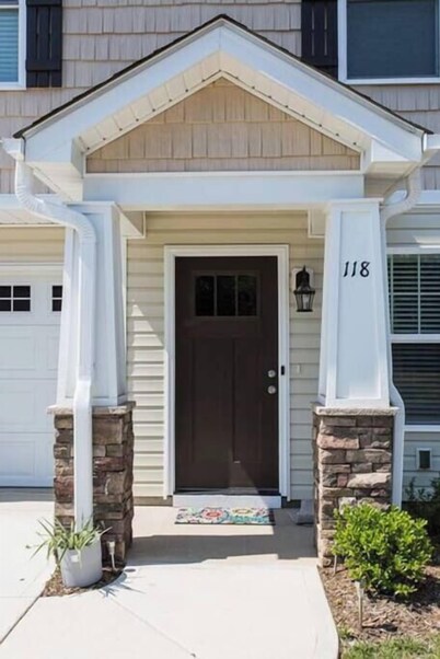 Room for Everyone with 2 Townhomes and 6 Bedrooms!