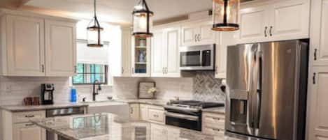 Refrigerador, microondas, horno, placa de cocina