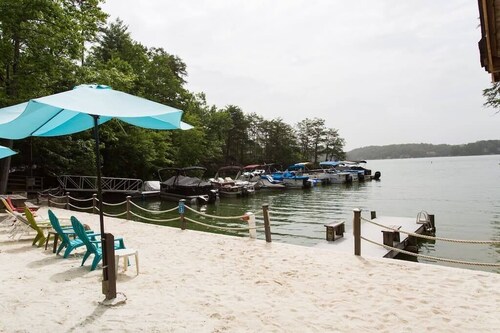 Perfect Getaway at Lake Lure | 3 Bedroom, Sleeps 8