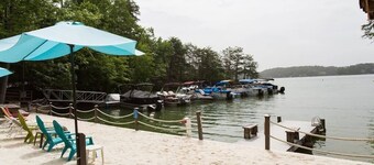 Perfect Getaway at Lake Lure | 3 Bedroom, Sleeps 8