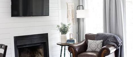 TV og smarthøyttalere