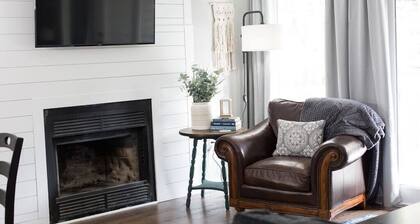 *NEW* Cozy, Smart Condo| 10 mins to DT, Biltmore