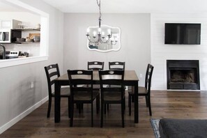 Unclassified image, 5 of 29, button - *NEW* Cozy, Smart Condo| 10 mins to DT, Biltmore (Asheville)