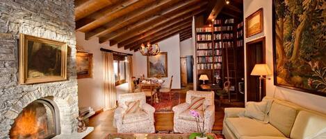 Smart TV, reproductor de DVD, libros, estéreo