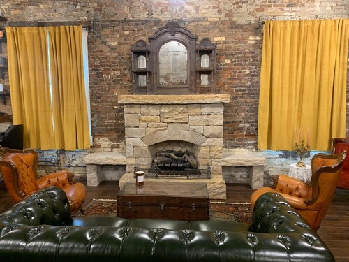 Historic Paris Livery Home of Kentucky's Covered Bridge Tour